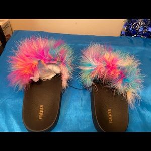 Forever21 multicolored faux fur slides, size 8
